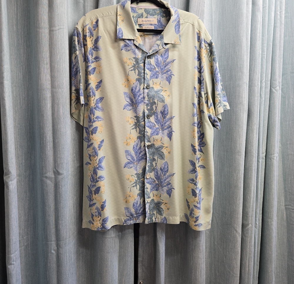 Tommy Bahama Beige Short-Sleeve Floral Button-Down with Blue Leaf Print